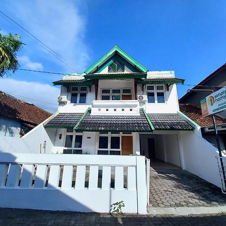 Homestay Jogja Dekat Gembiraloka By Simply Homy Yogyakarta Dış mekan fotoğraf